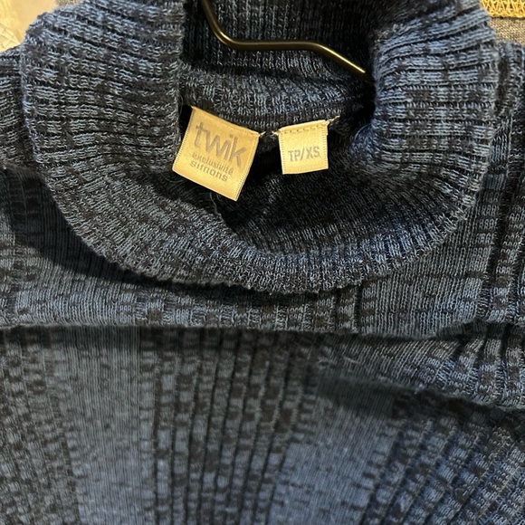 Twik Navy Ribbed Knit Top - Picture 4 of 7